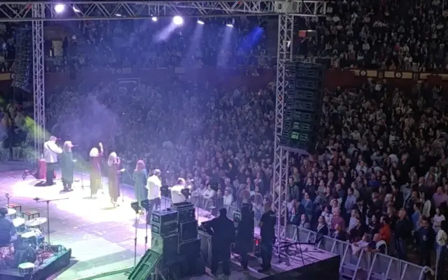 Público en el concierto de Siempre Así en la plaza de toros de Ciudad Real