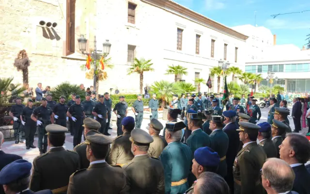 Desfile de unidades de la Guardia Civil en los Jardines del Prado de Ciudad Real