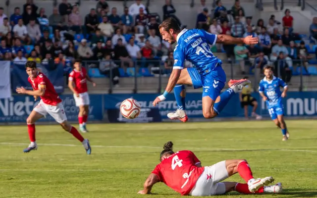 Jugadores del Calvo Sotelo Puertollano durante el partido ante la RSD Alcalá en el Cerrú