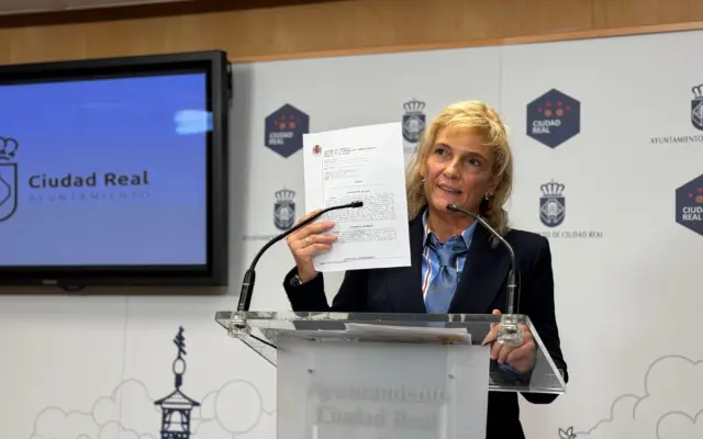 La concejala de Educacion e Igualdad, Maria Jose Escobedo, en una comparecencia del Ayuntamiento de Ciudad Real