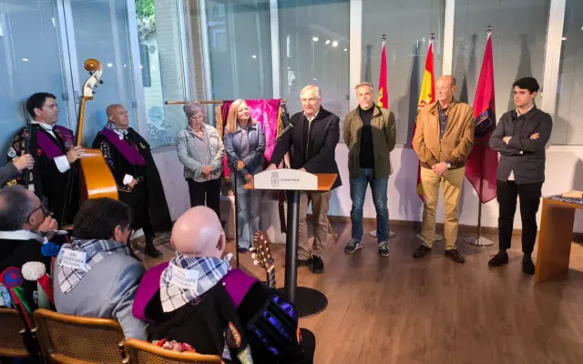 El alcalde de Ciudad Real recibe a los tunos del II Certamen Nacional de Tunas Universitarias