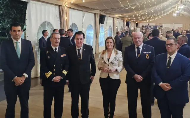Acto de homenaje de la Cofradía de Jesús Caído a la Armada y las Fuerzas de Seguridad en Valdepeñas