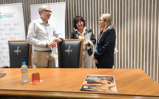 Campaña de apoyo a mujeres con cáncer de mama en las farmacias de Ciudad Real