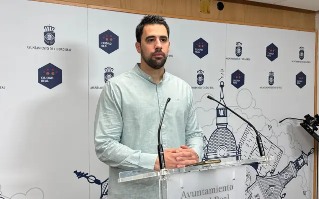 El concejal de Deportes, Pau Beltrán, en las instalaciones del Quijote Arena