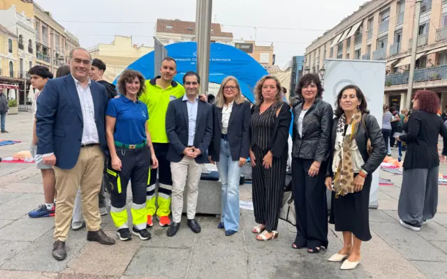 Jornada divulgativa de reanimación cardiopulmonar (RCP) organizada por la Mesa Municipal de Salud Comunitaria en la Plaza Mayor de Ciudad Real