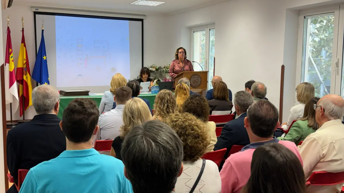 El alcalde de Ciudad Real y representantes del Colegio de Veterinarios en el acto institucional de San Francisco de Asís