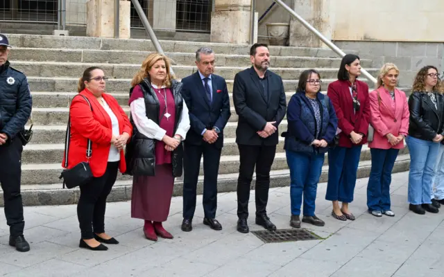La diputada María Antonia Álvaro interviene en el minuto de silencio ante la Subdelegación del Gobierno en Ciudad Real