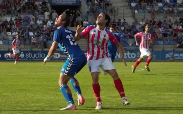 Jugadores del Calvo Sotelo Puertollano celebrando el gol ante el Atlético Tordesillas en el Cerrú