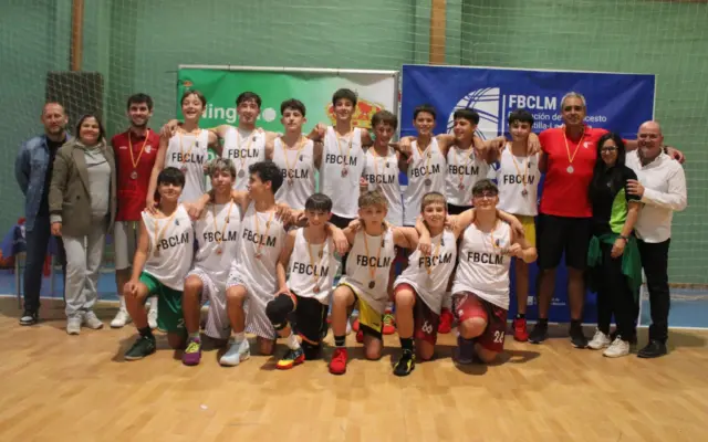 Campeonato de Selecciones Provinciales Infantiles de Baloncesto con dos herencianos