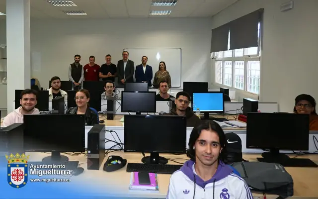 Jóvenes del programa AMAI de empleo juvenil en los polígonos industriales de Miguelturra