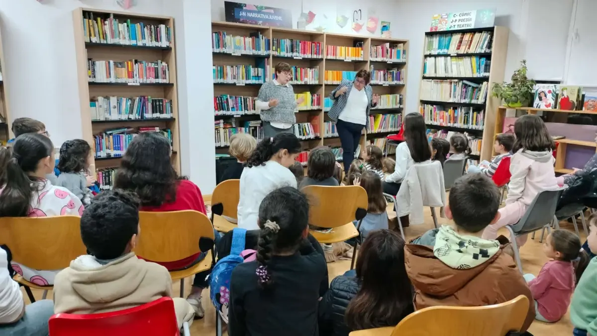 Sesión de cuentacuentos en la Biblioteca Municipal de Herencia