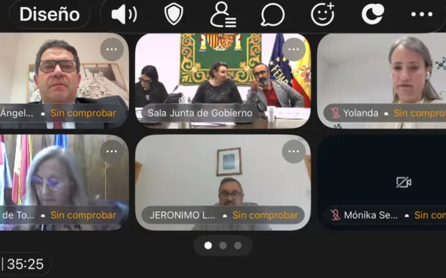 El presidente de la Diputación de Ciudad Real, Miguel Ángel Valverde, en una reunión sobre cooperación internacional