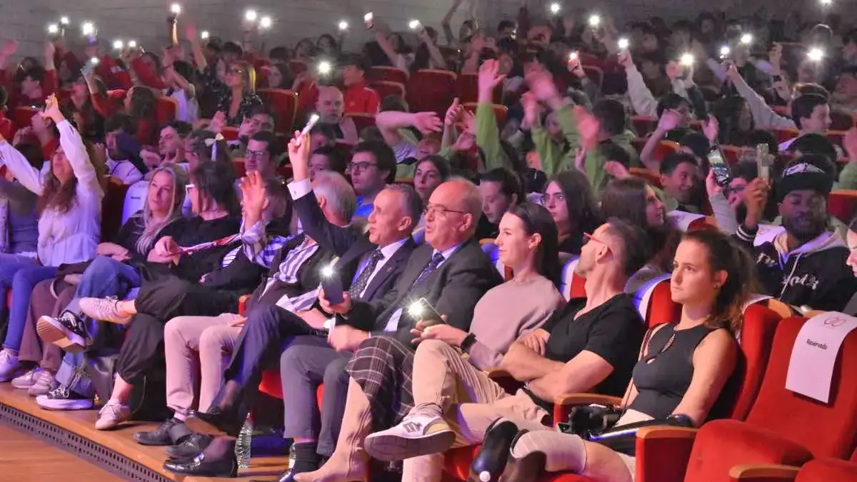 Estudiantes en el II Congreso Educando en Valores en el Auditorio Pedro Almodóvar de Puertollano