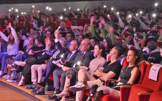 Estudiantes en el II Congreso Educando en Valores en el Auditorio Pedro Almodóvar de Puertollano