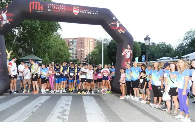 Corredores en la salida de la I Milla Urbana Solidaria de la Fundación Escobar Camprubí en el Paseo de San Gregorio de Puertollano