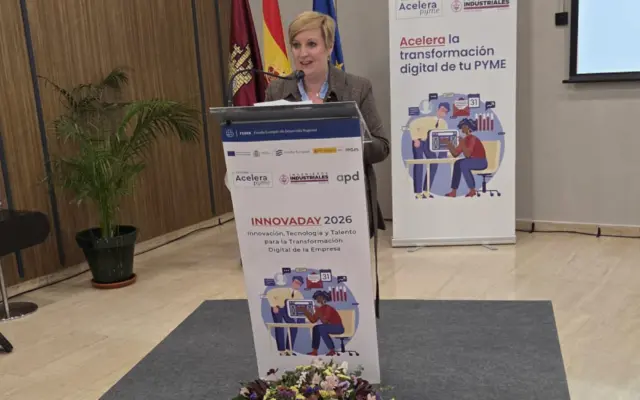 Mesa de autoridades en la clausura de INNOVADAY Ciudad Real 2026, con Sonia González entre otros cargos