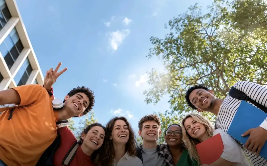 Estudiantes en la Feria de Orientación Académica organizada por Repsol en Puertollano