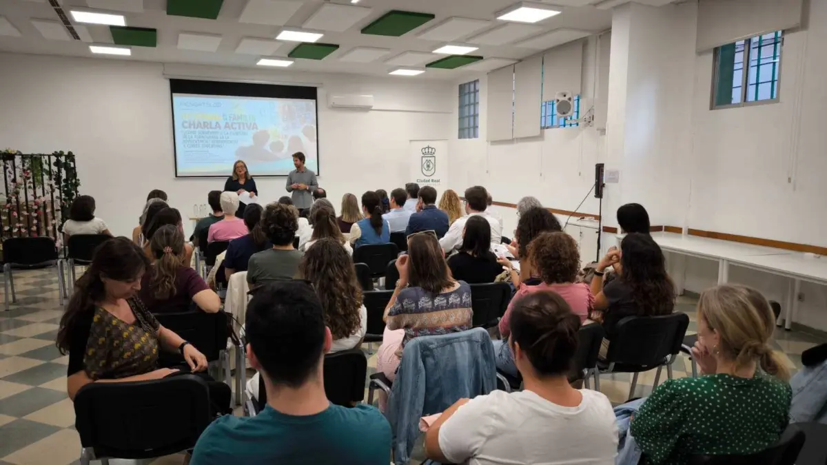Sesión de la Escuela de Familia en el Centro Nieves Adán de Ciudad Real