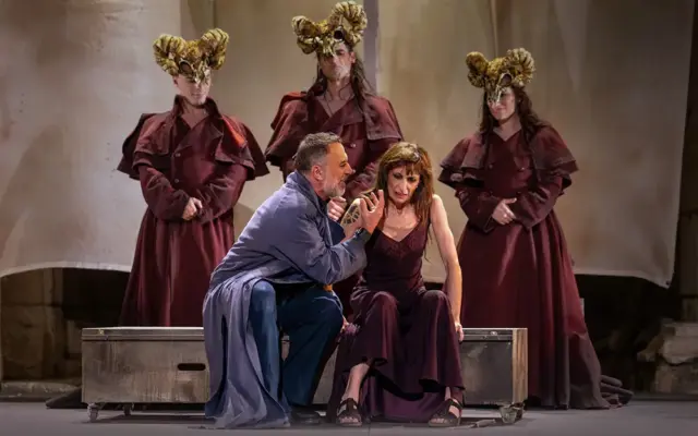 Escena de la obra de teatro Jasón y las Furias