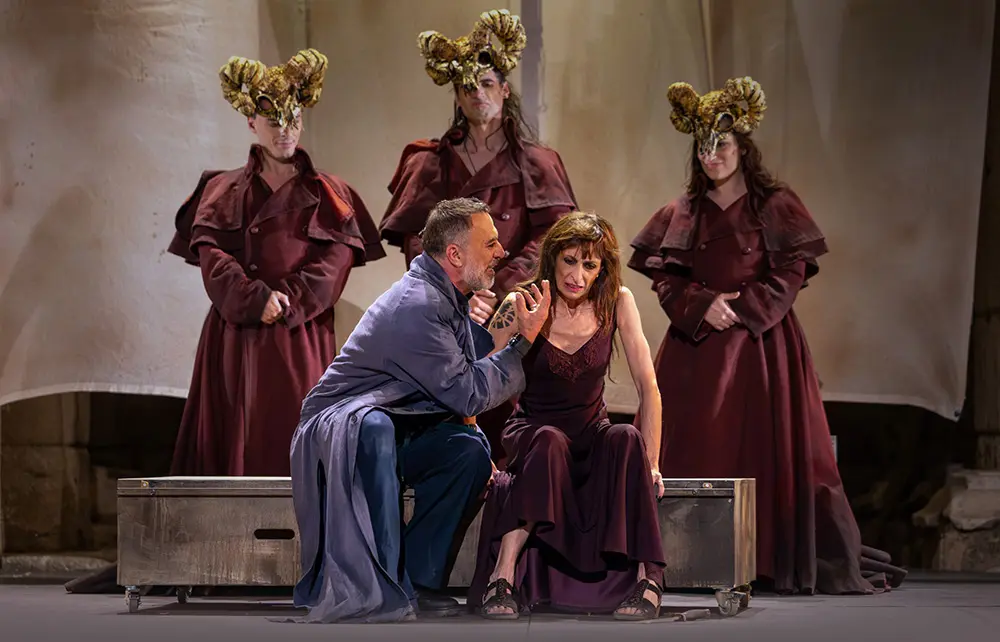 Escena de la obra de teatro Jasón y las Furias