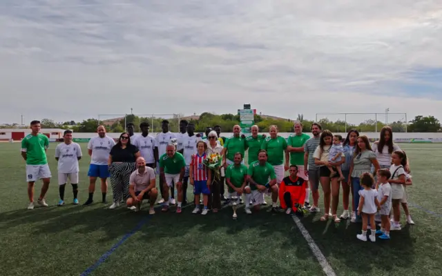 Foto de grupo del Memorial Jesús Peño 2026 en el Campo Municipal de Herencia
