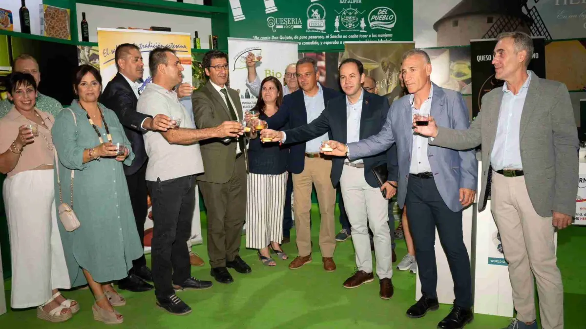 Stand Agroalimentario con productos locales en la Feria de Herencia