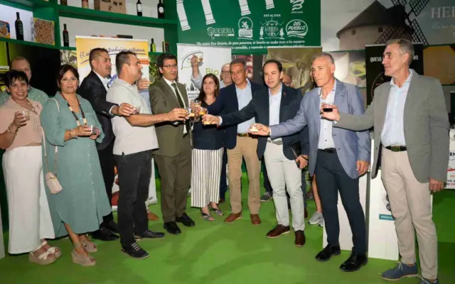 Stand Agroalimentario con productos locales en la Feria de Herencia